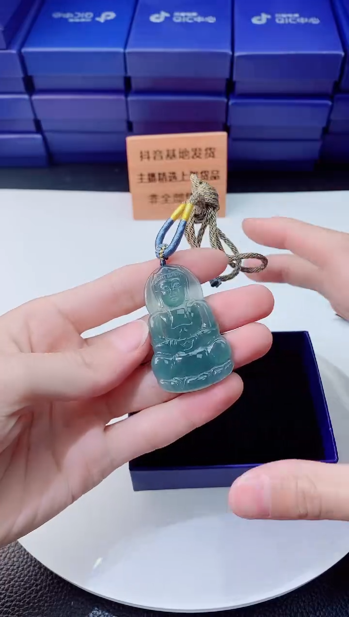 翡翠未镶嵌颈饰