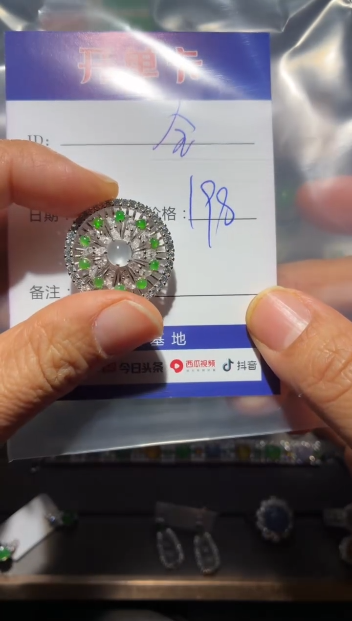 颈饰银S925镶嵌翡翠?**糖泡泡糖