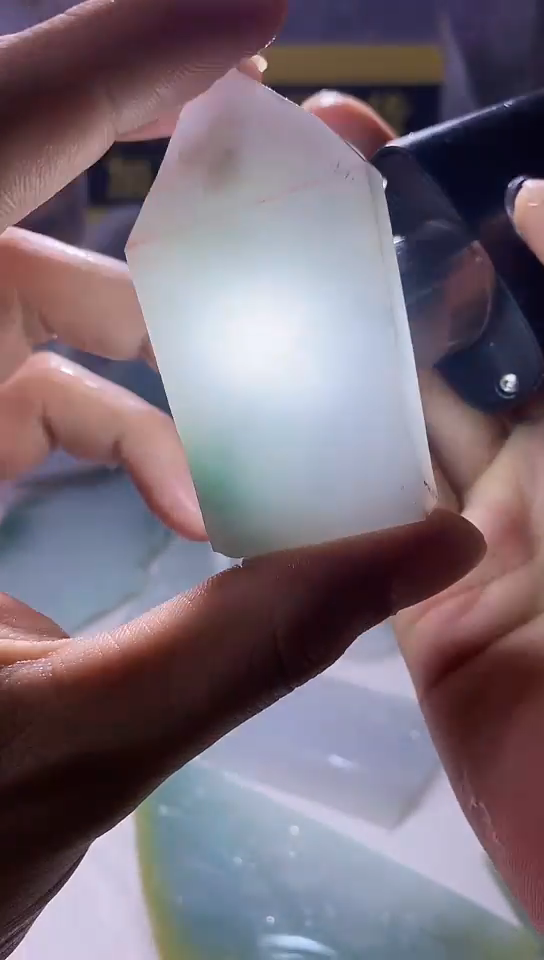 翡翠未镶嵌颈饰翡翠374