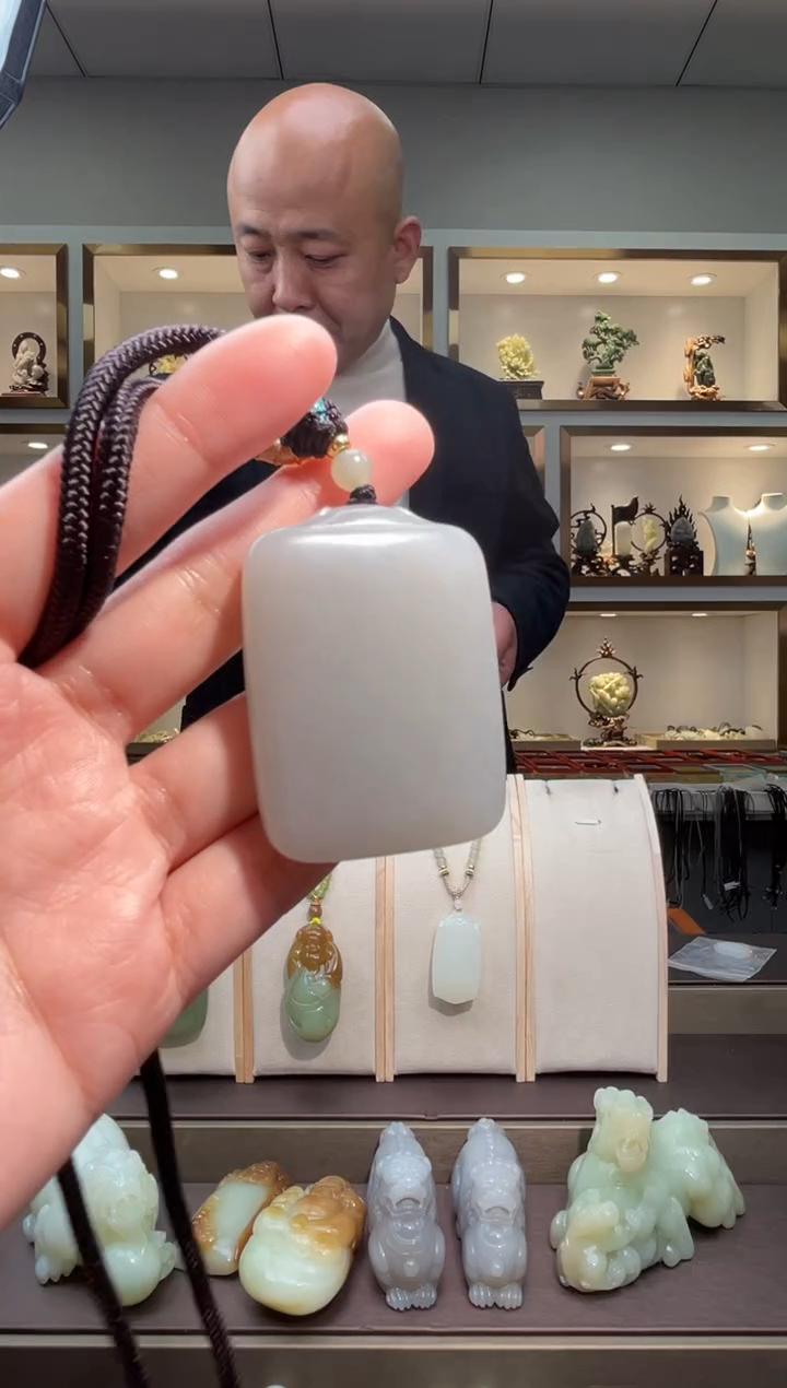 颈饰未镶嵌和田玉苏