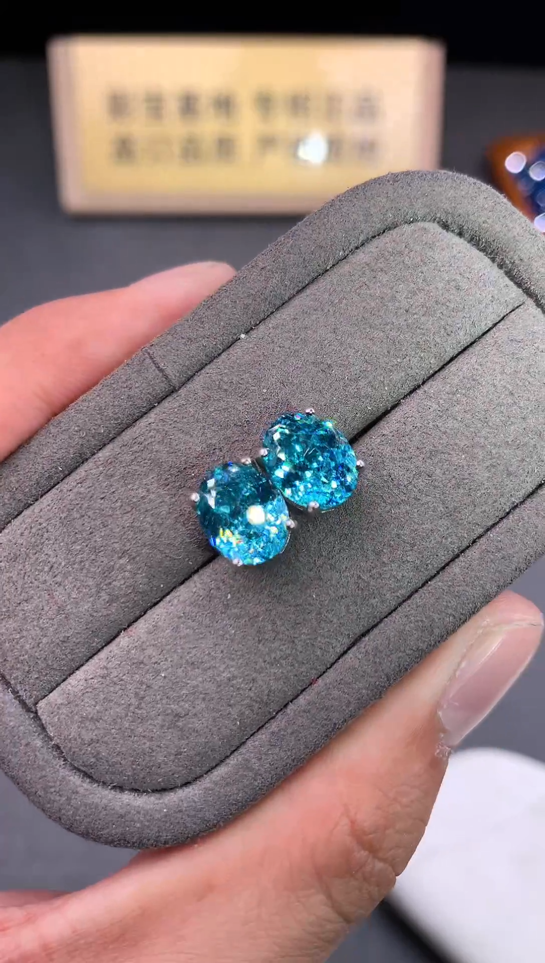 银S925镶嵌耳钉帕拉依巴碧玺2222