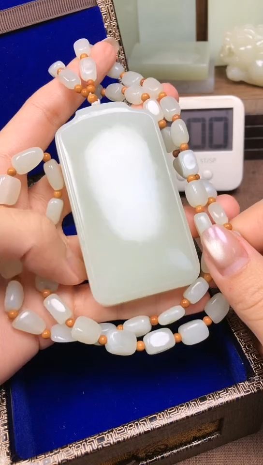 颈饰未镶嵌和田玉鹤**皋鹤鸣