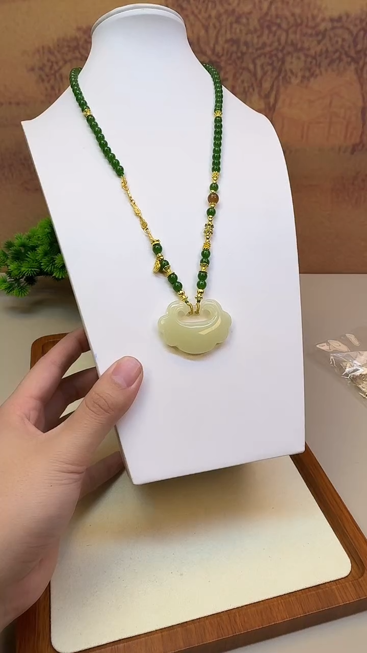 颈饰14K金镶嵌和田玉A124 