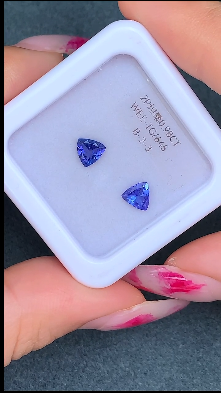 未镶嵌无坦桑石0.98克拉