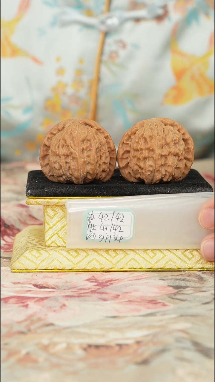 【闪购商品】文玩核桃把件白狮子