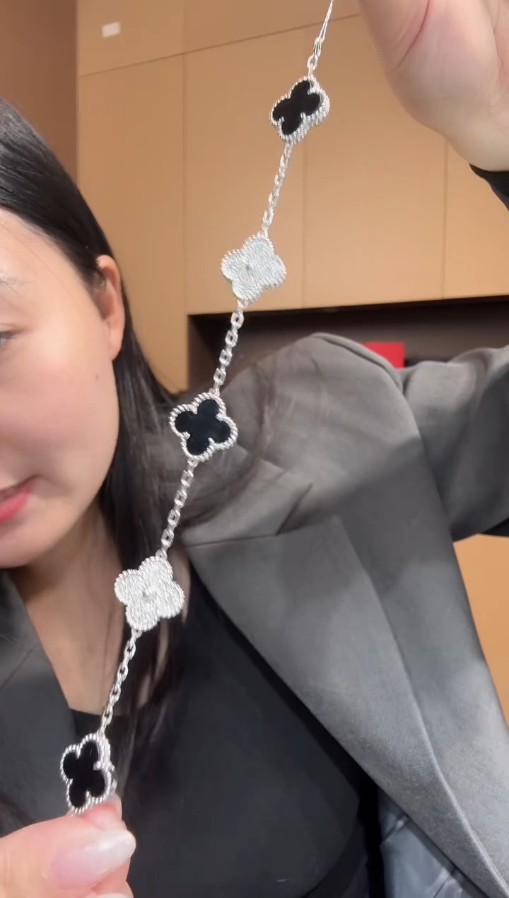 【闪购商品】钻石手链18K金镶嵌熊猫手链GHJ