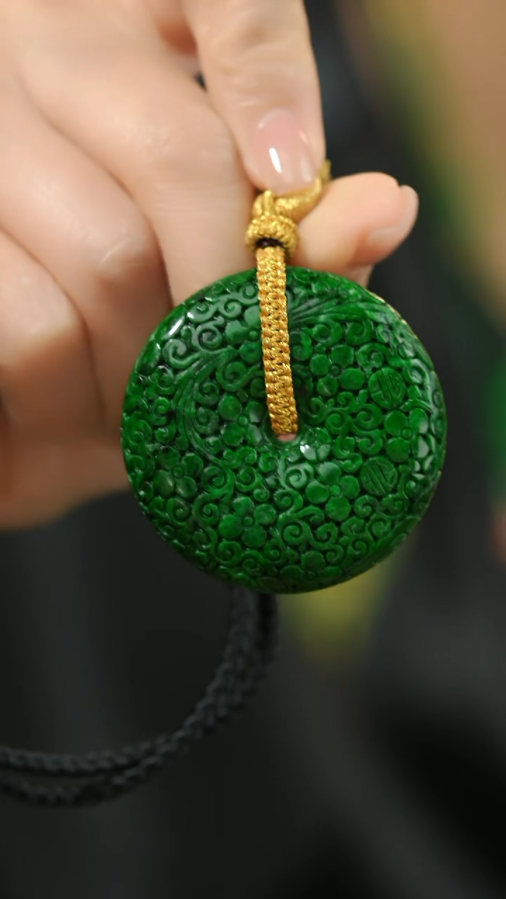 翡翠未镶嵌颈饰@CMP02113040@