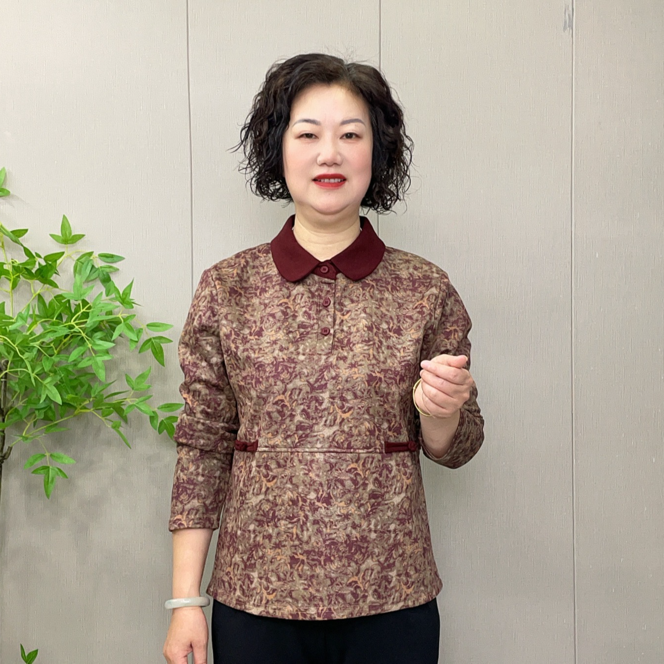 2025秋季新款妈妈装中老年复古娃娃领显瘦洋气遮肚宽松长袖打底衫