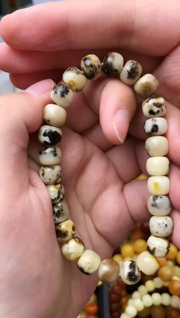 未镶嵌琥珀珠宝奇石24