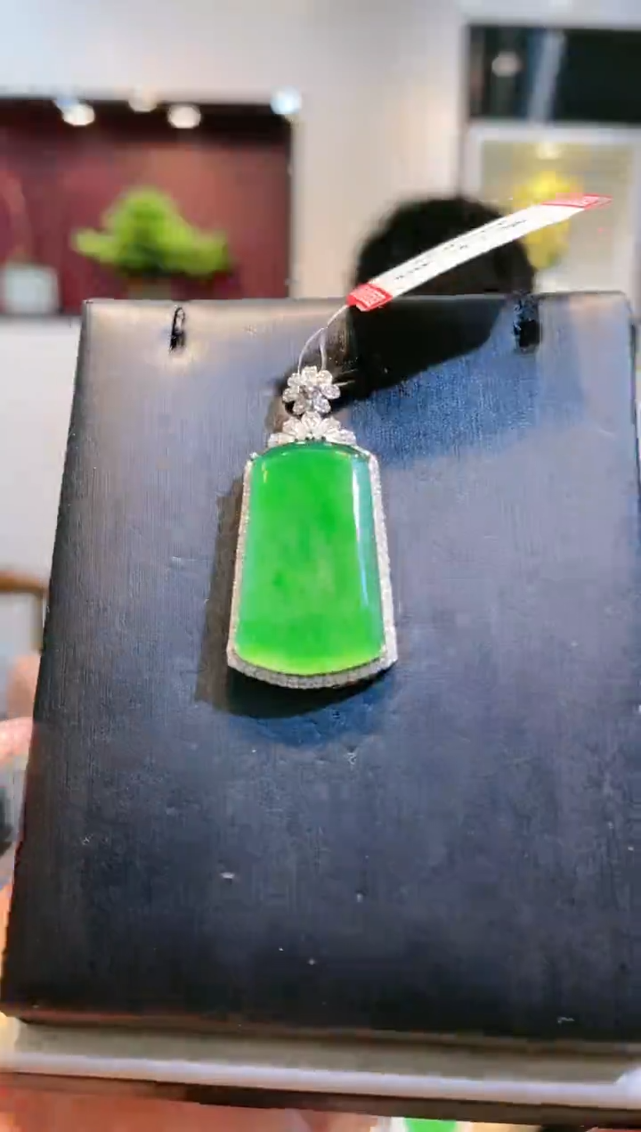 【闪购商品】翡翠颈饰18K金镶嵌A88天然A货翡翠吊坠