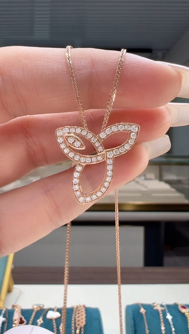 【闪购商品】钻石吊坠(不含链)18K金镶嵌满钻四叶花吊坠K红