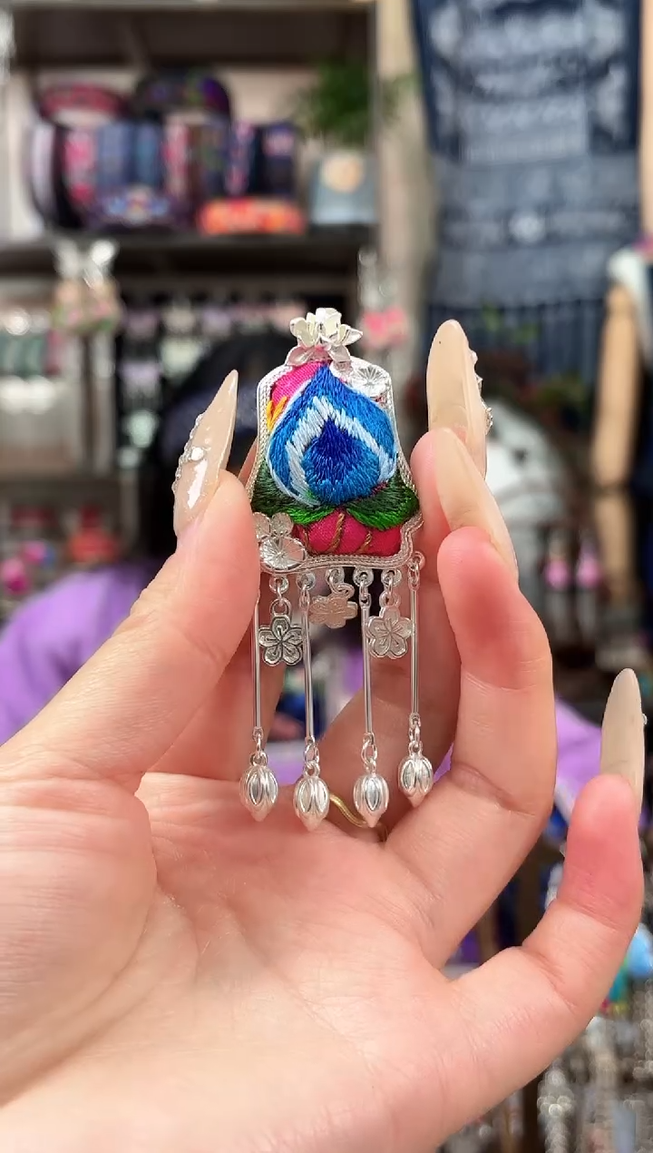 织绣民族风非遗老绣苗银饰品650