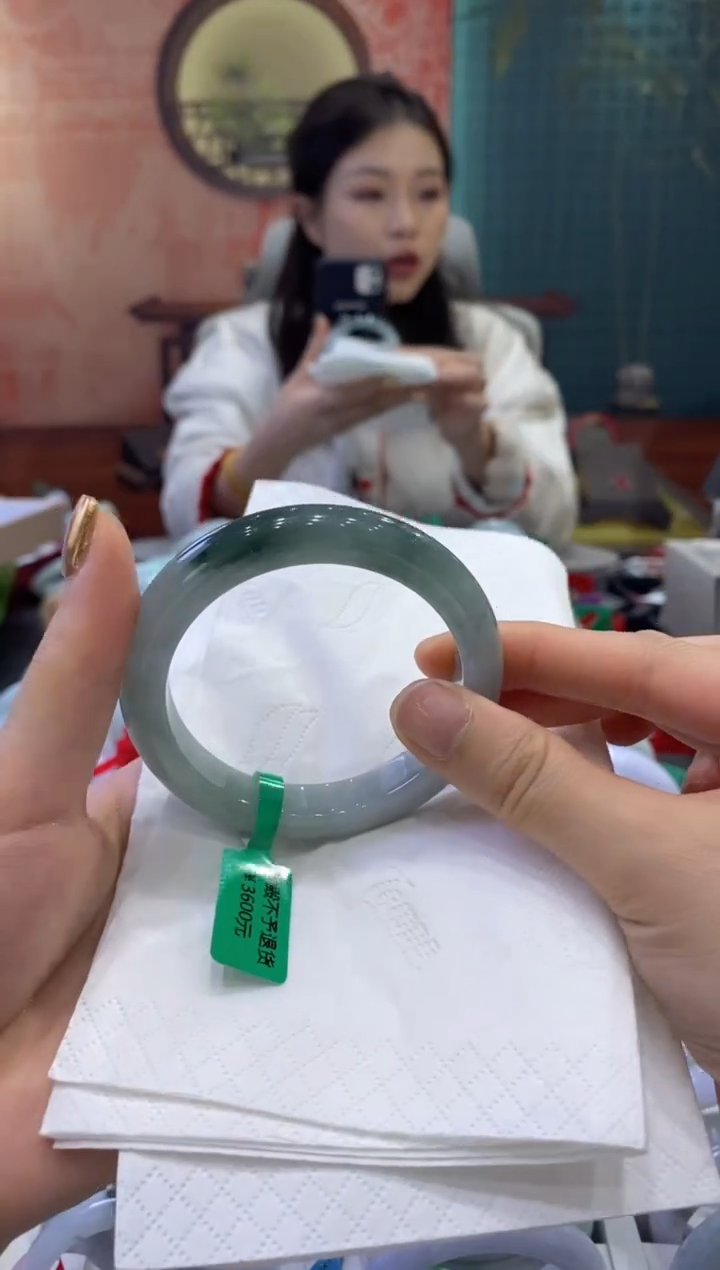 【闪购商品】翡翠手镯未镶嵌多人19352