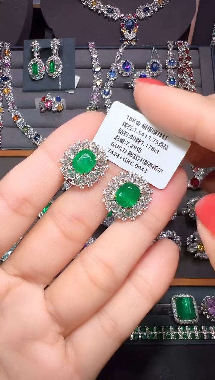 18K金镶嵌耳饰祖母绿 