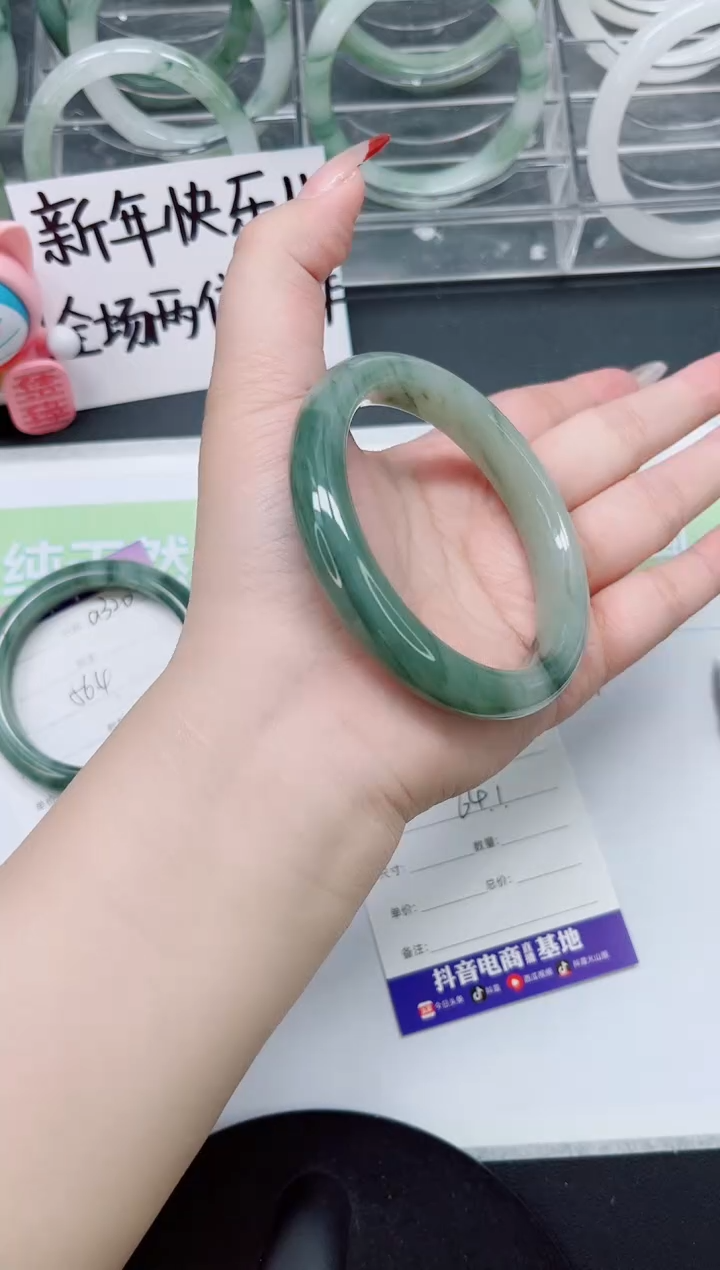 【闪购商品】石英质玉手镯未镶嵌a321