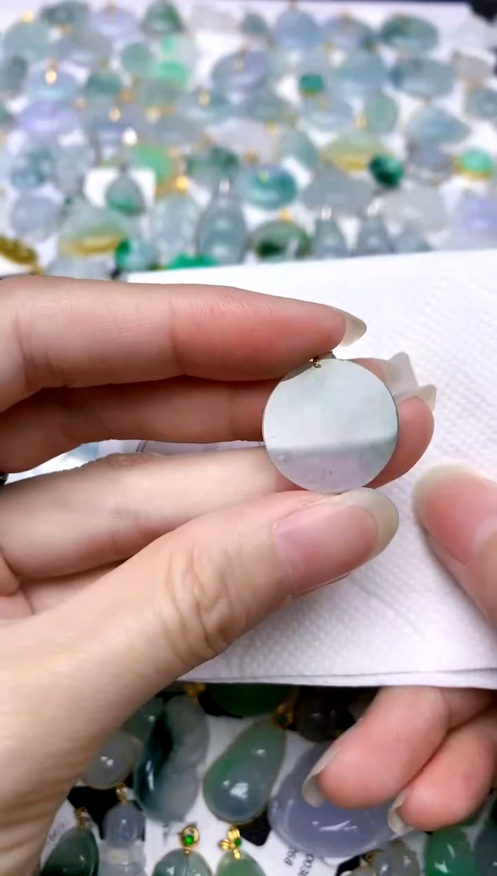 颈饰18K金镶嵌翡翠天然A货翡翠