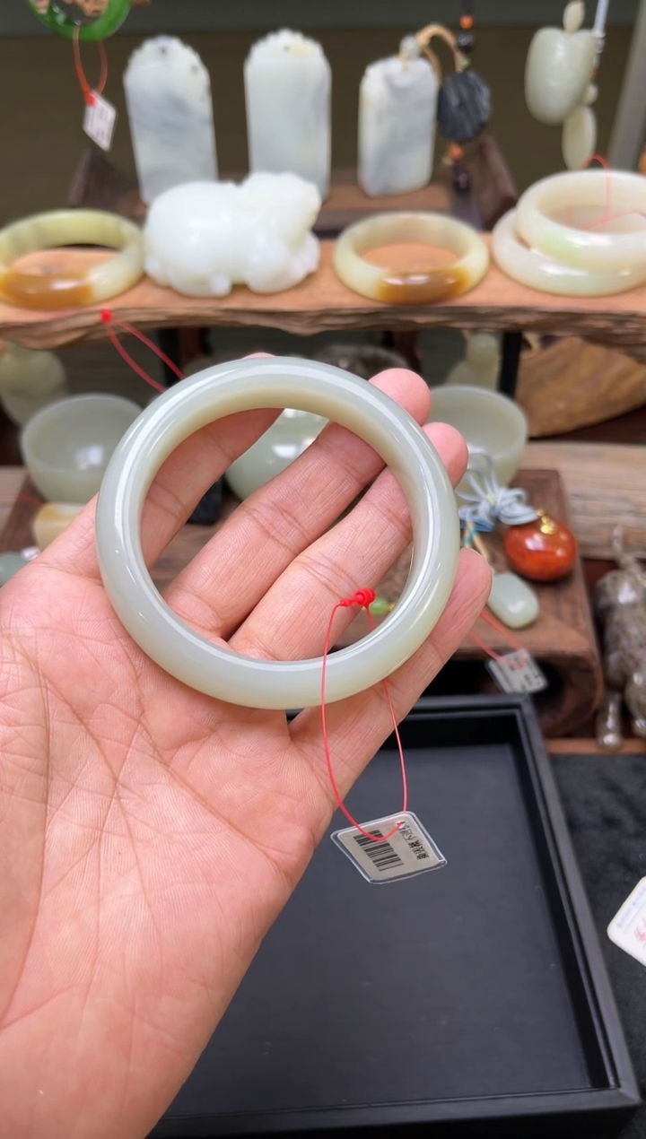 【闪购商品】和田玉手镯未镶嵌且末青白 60+圈31364