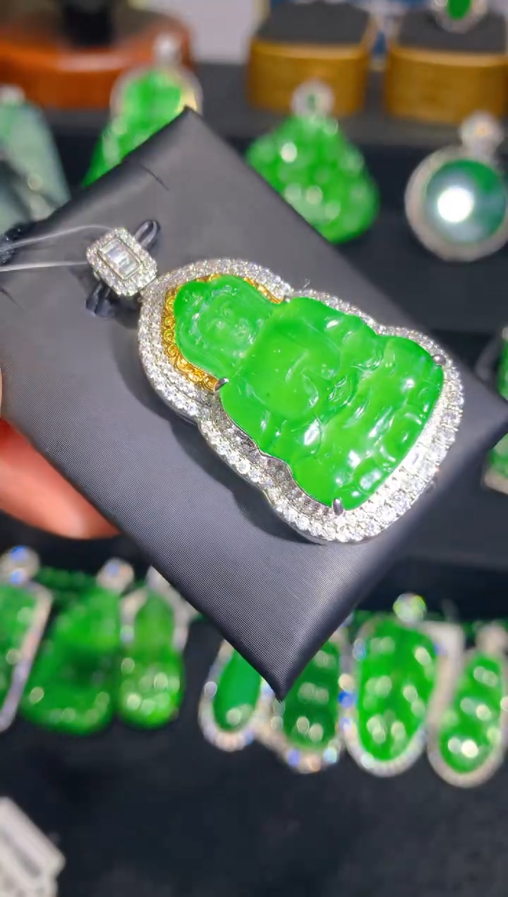 【闪购商品】翡翠颈饰未镶嵌41一季