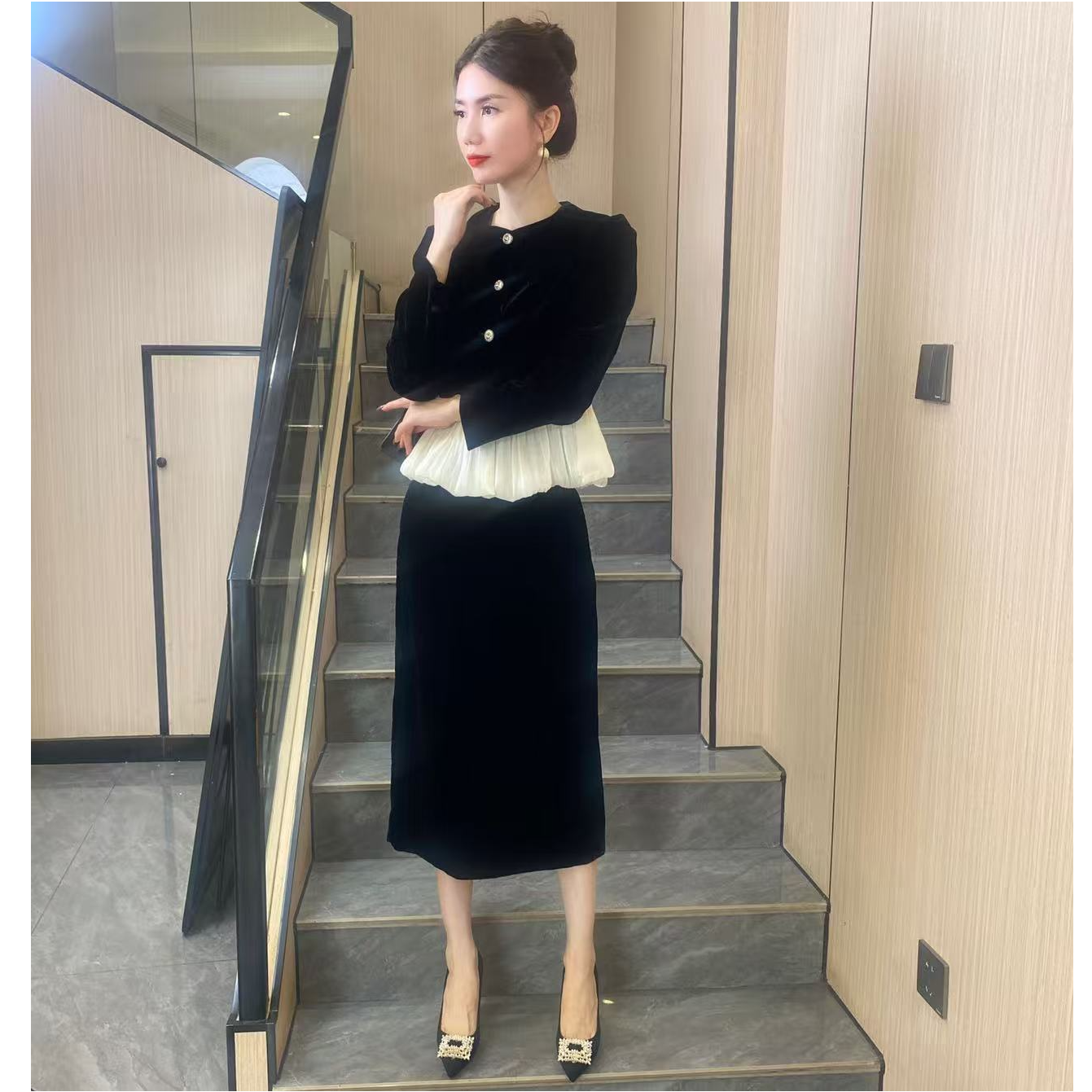 【俊英】秋款法式小香风富家千金高级设计款丝绒上衣半裙套装女