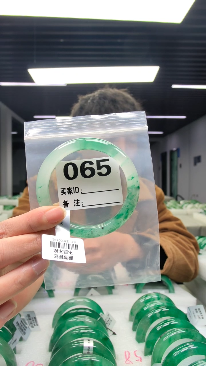 未镶嵌手镯石英质玉（非洲翠）60圈口065