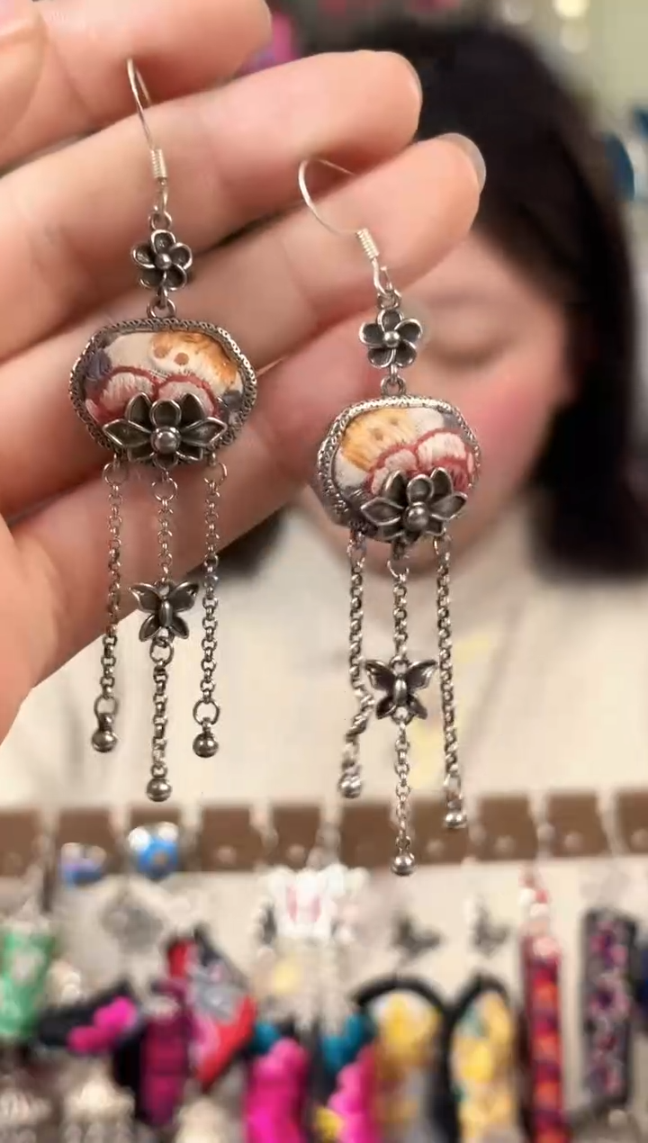彩云南阁非遗老绣饰品203