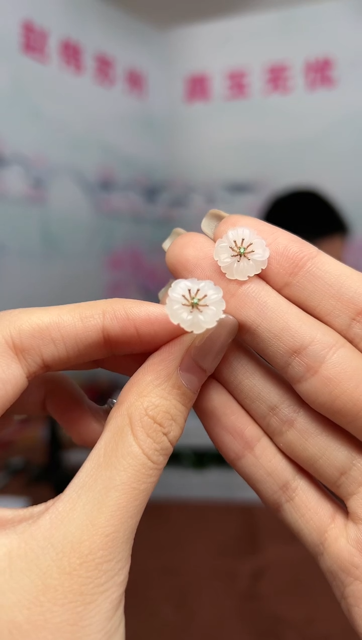 【闪购商品】和田玉耳饰18K金镶嵌A26-