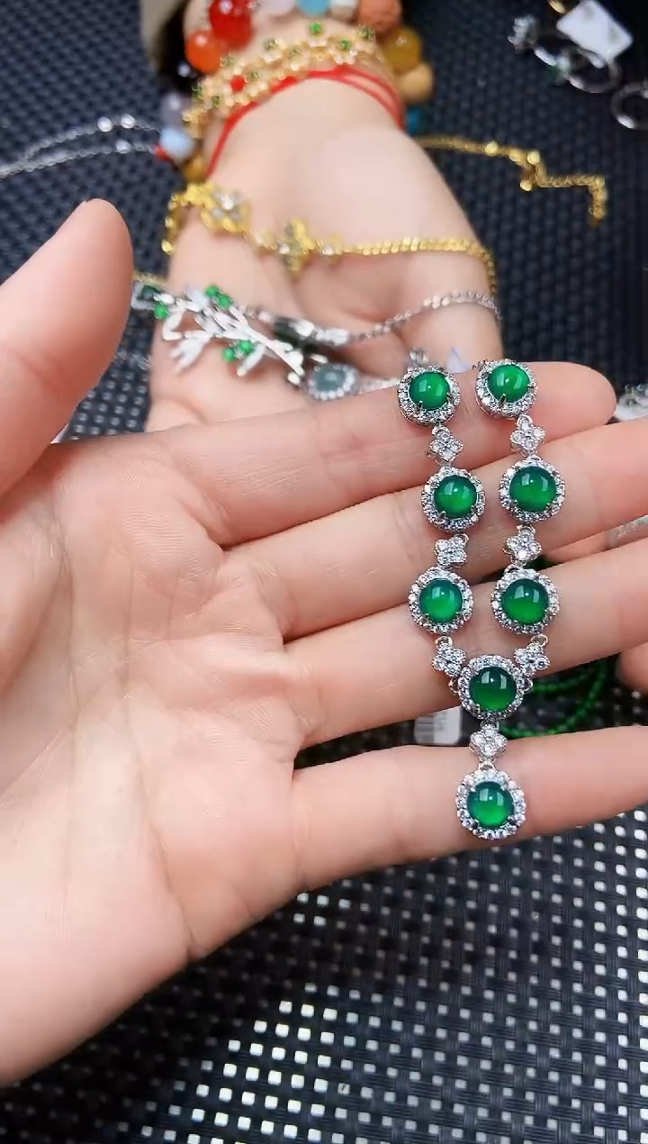 【闪购商品】翡翠颈饰未镶嵌11111111111