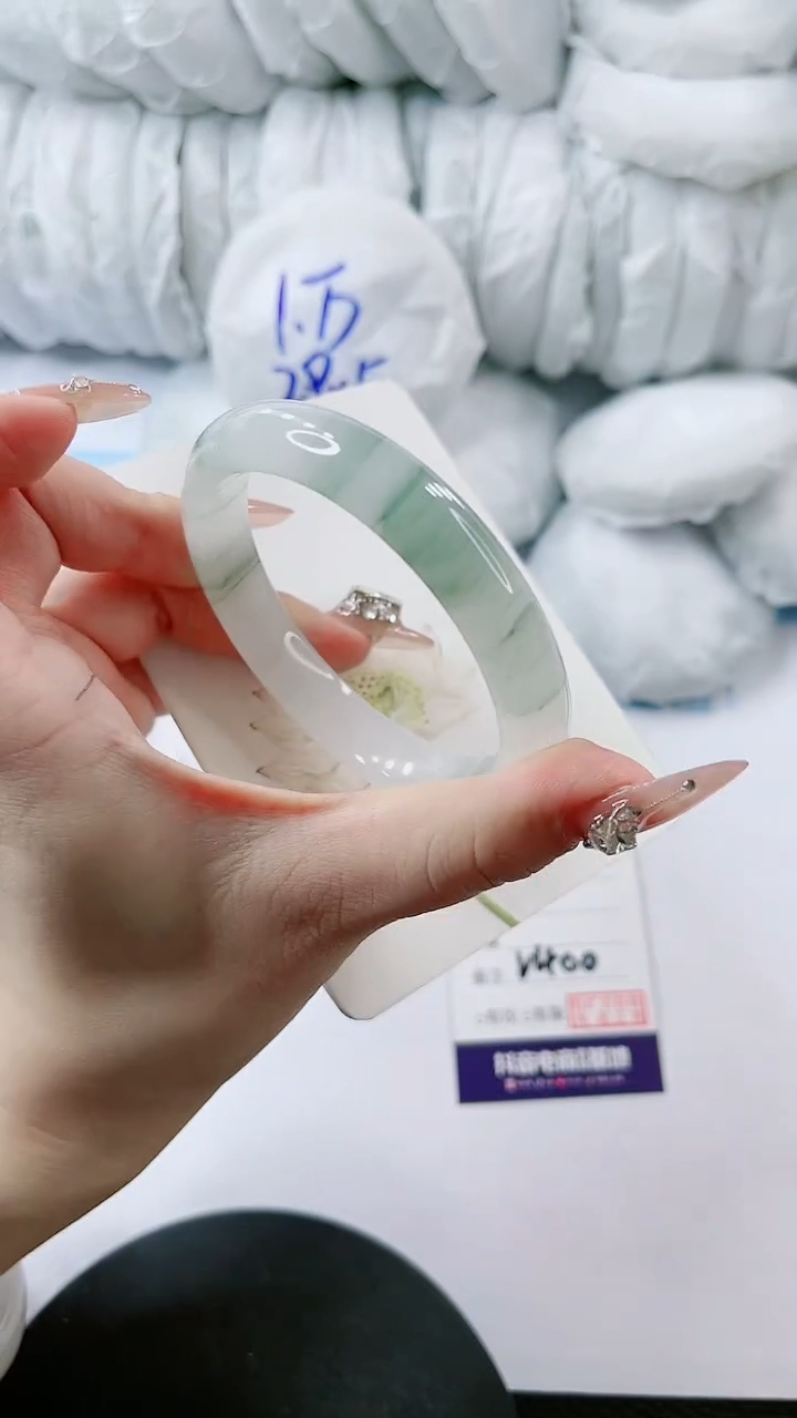 【闪购商品】石英质玉手镯未镶嵌多样性发货V400