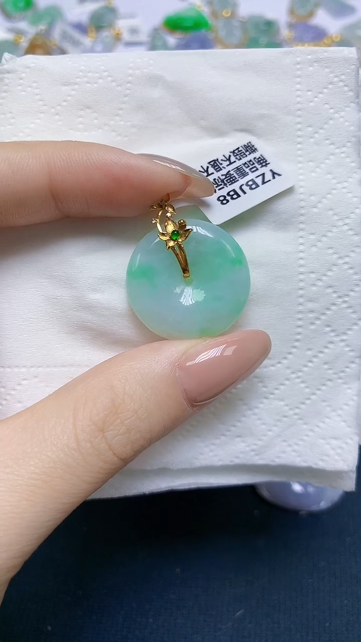 翡翠18K金镶嵌颈饰天然缅甸A货翡翠