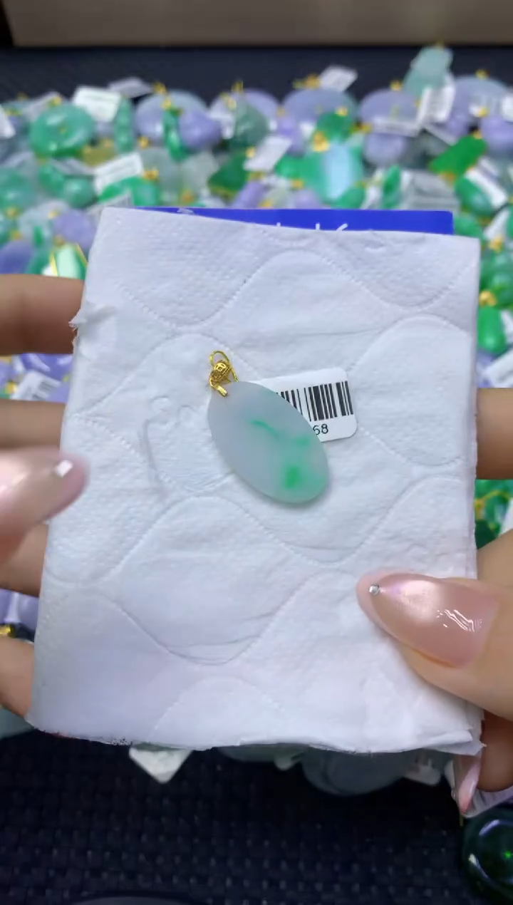 颈饰未镶嵌翡翠天然缅甸翡翠A货