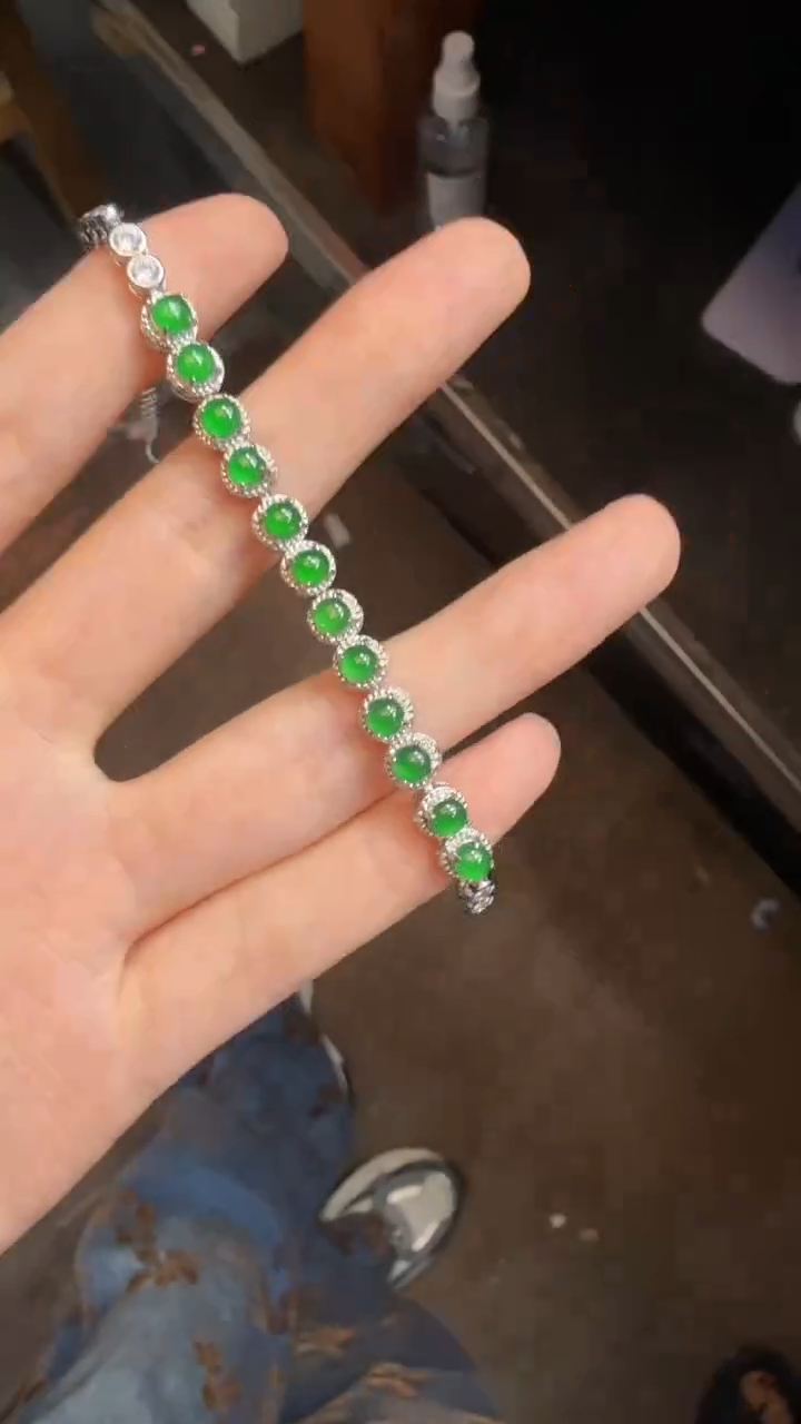 未镶嵌定制翡翠翡翠A货有轻微色差属于正常现象，手链多样性发货1