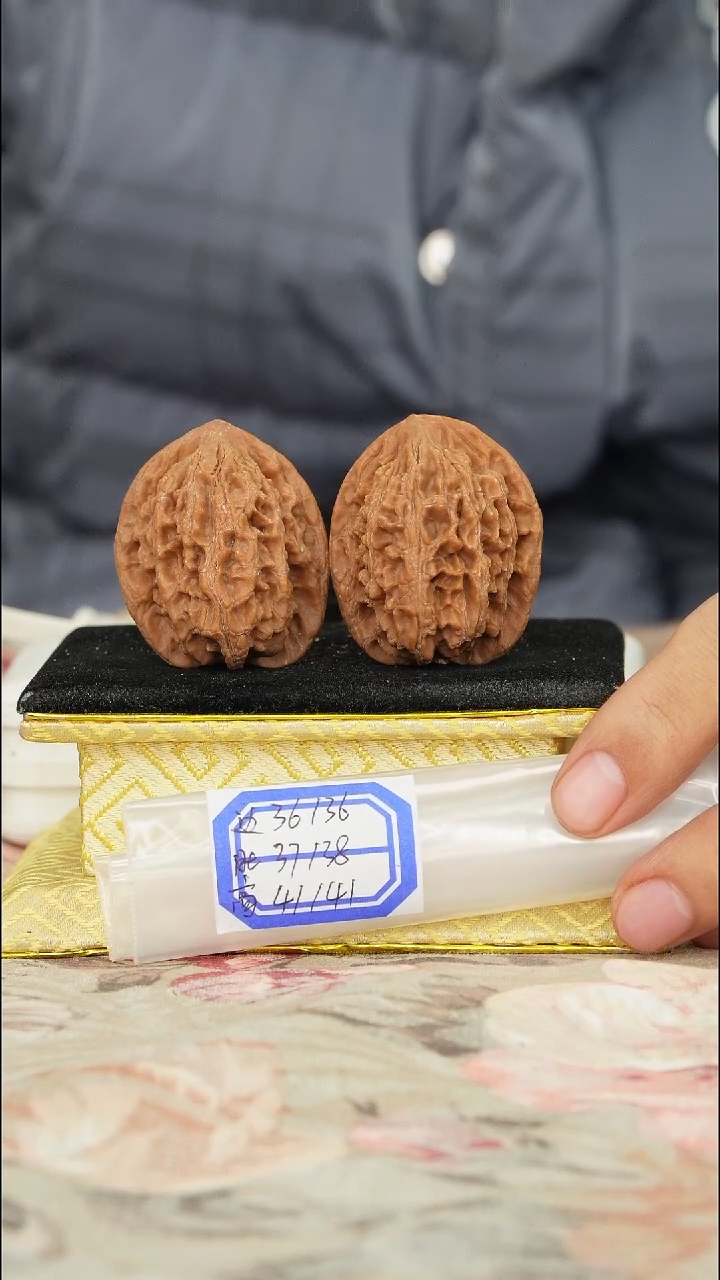 【闪购商品】文玩核桃把件龙纹官帽