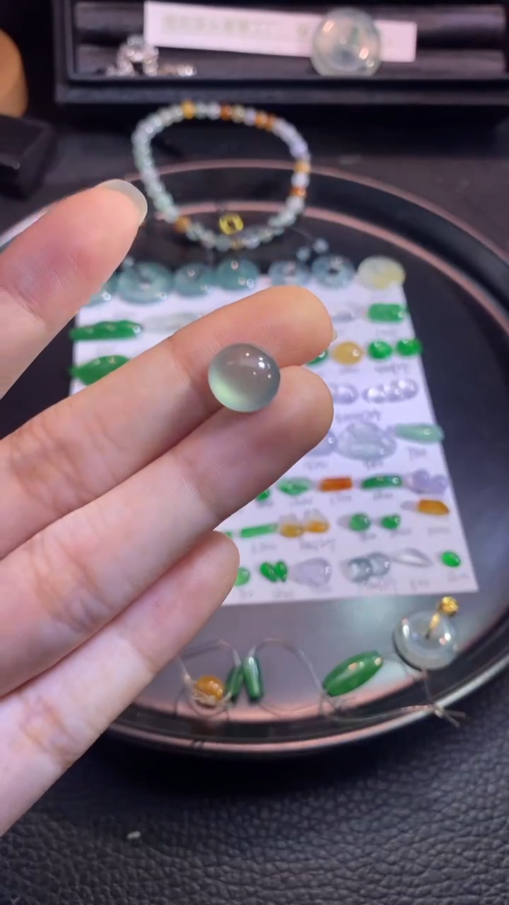 翡翠挂件未镶嵌蛋