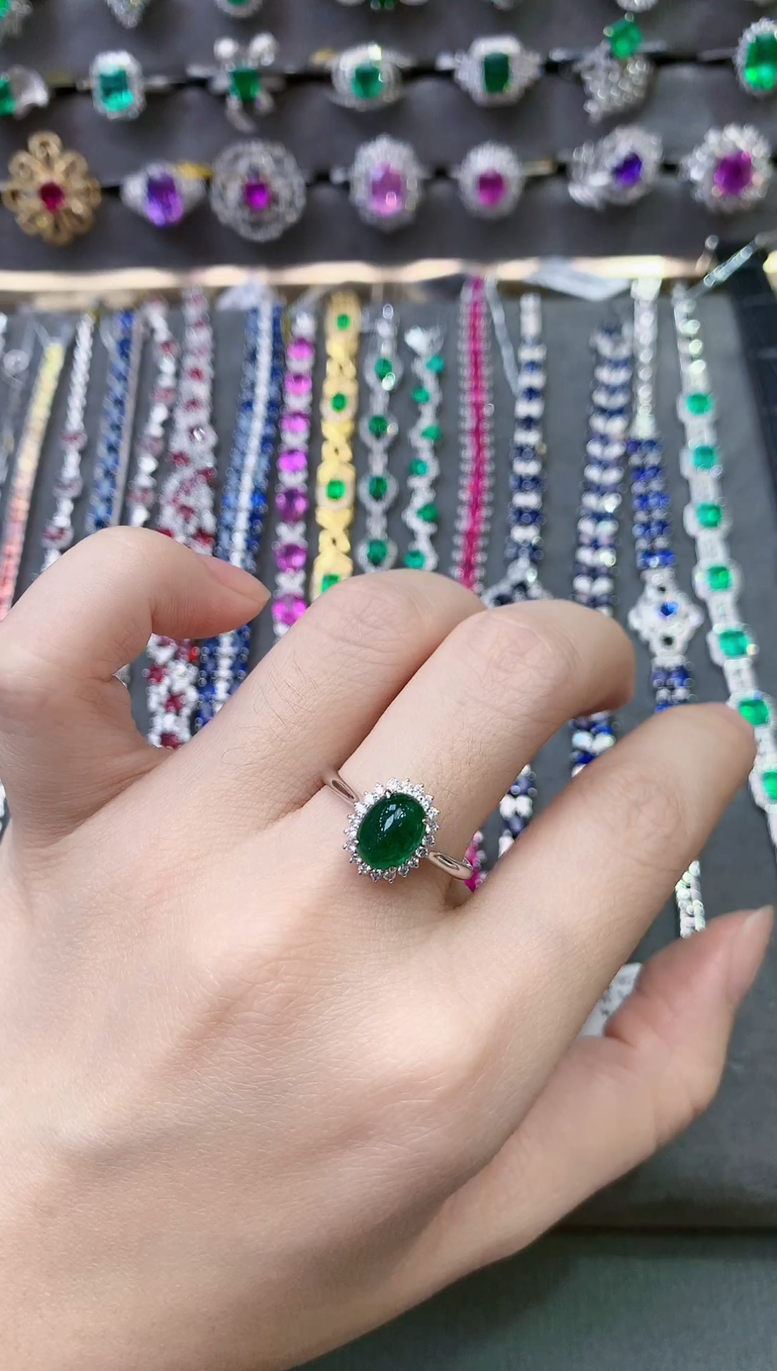 【闪购商品】祖母绿戒指18K金镶嵌1