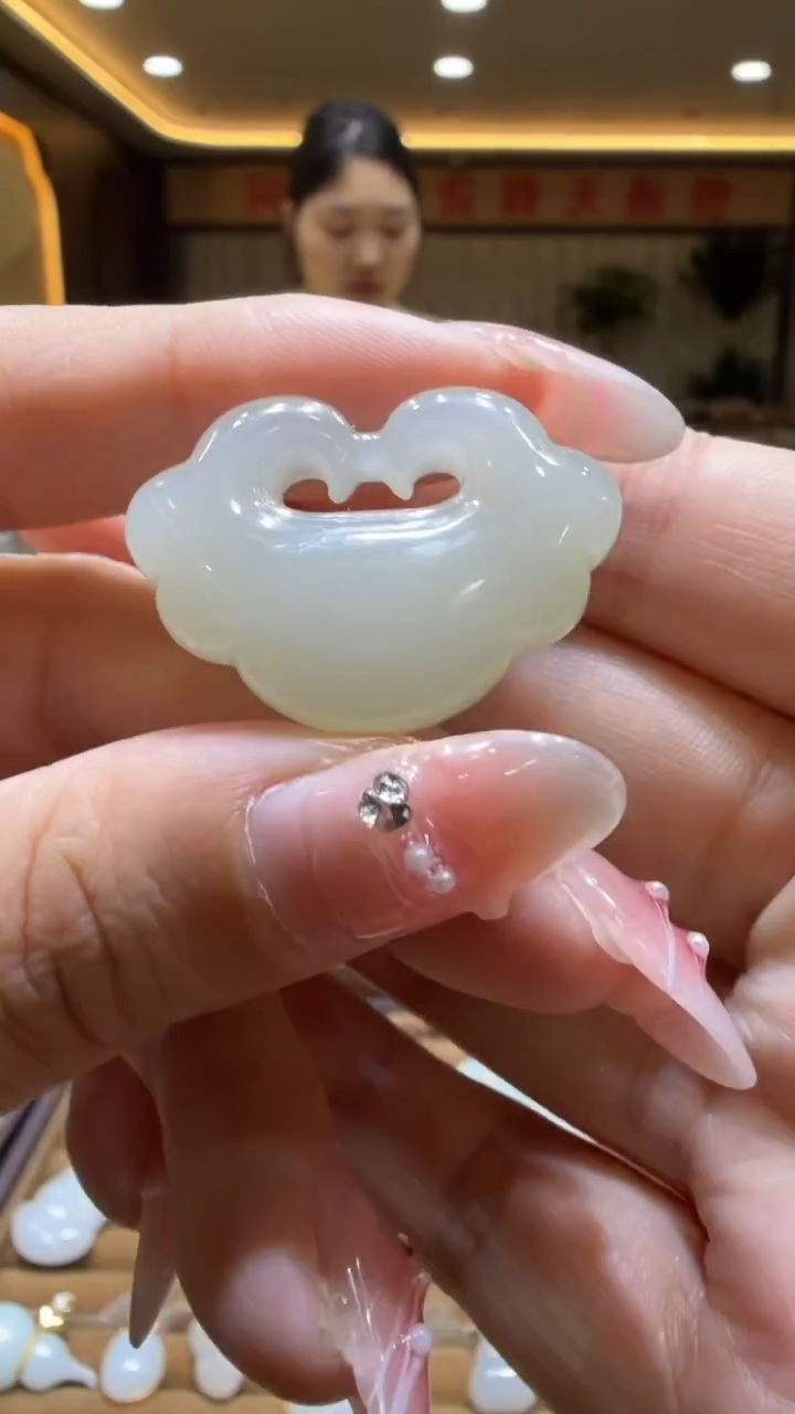 颈饰未镶嵌和田玉挂件