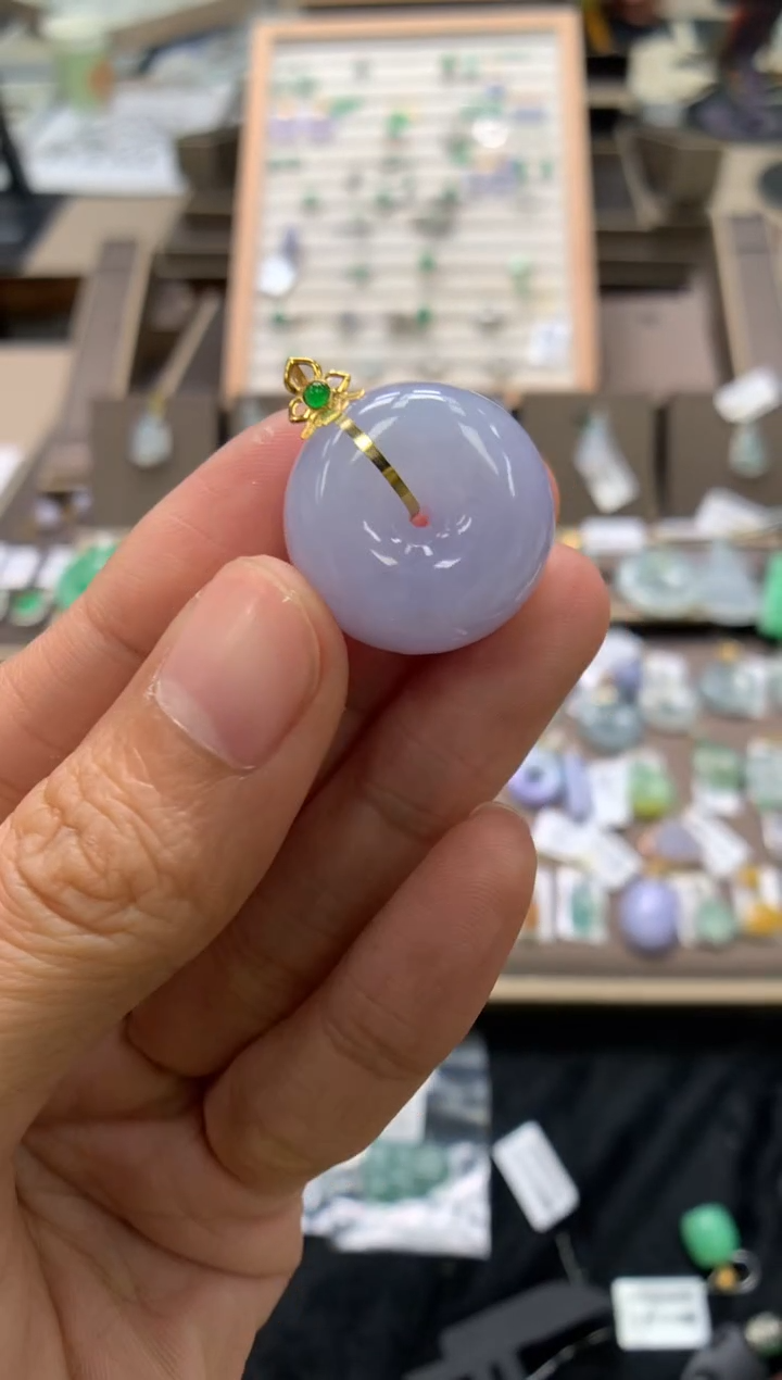 颈饰18K金镶嵌翡翠平安扣