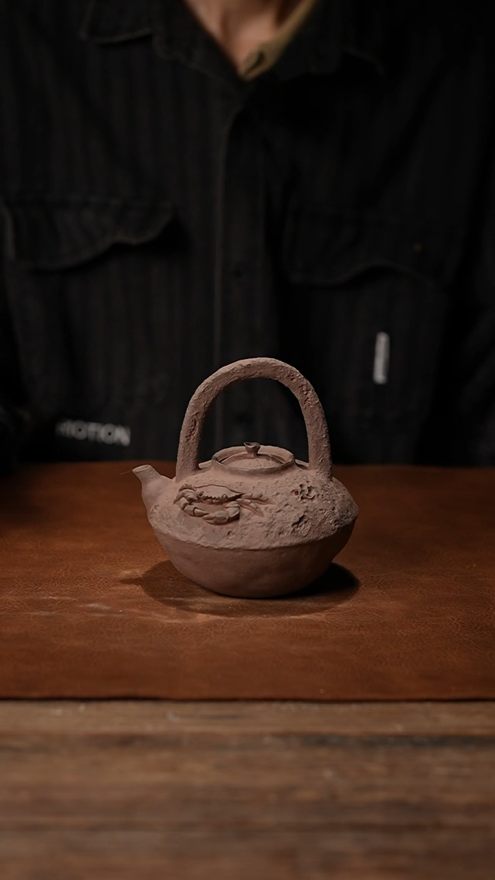 034重工雕刻小螃蟹煮水壶