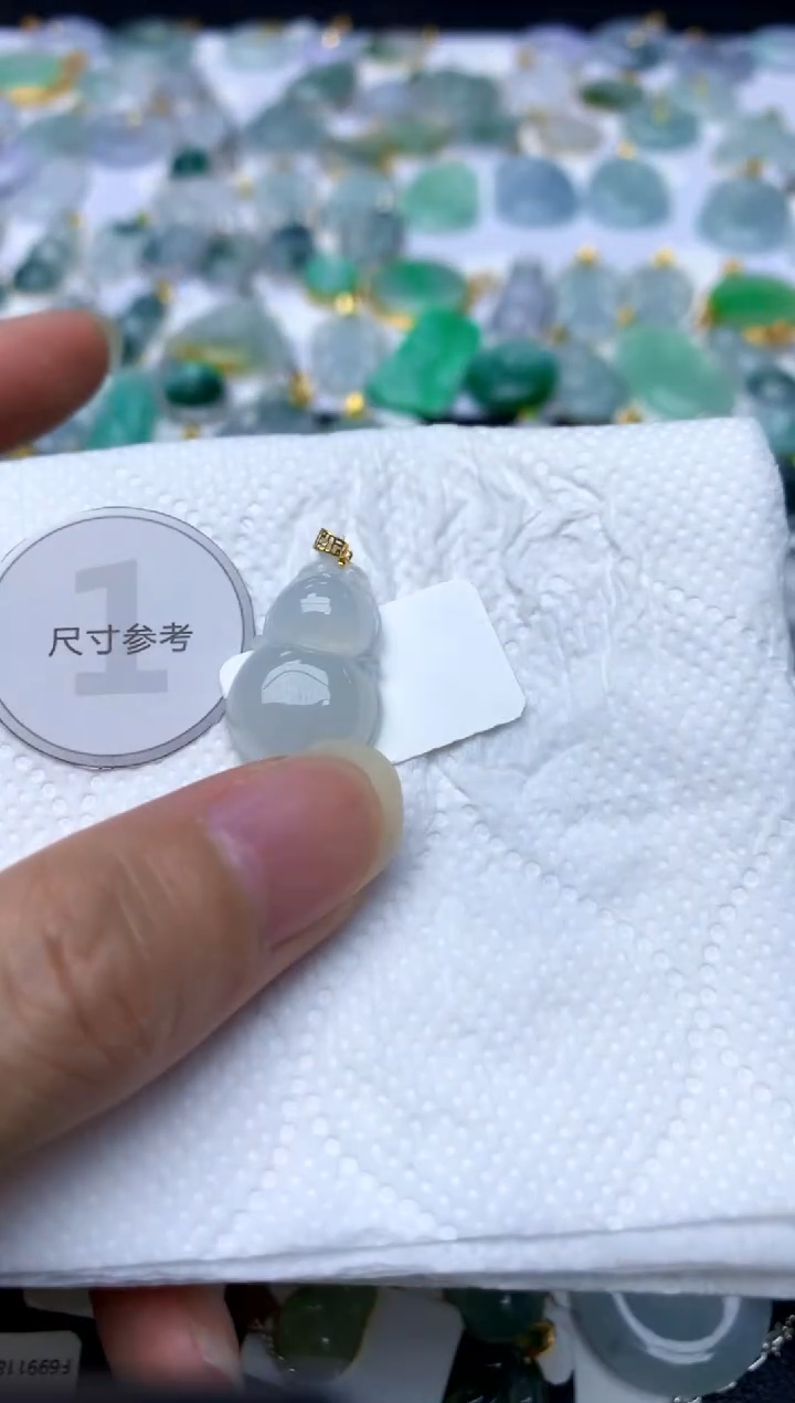 颈饰18K金镶嵌翡翠天然A货翡翠