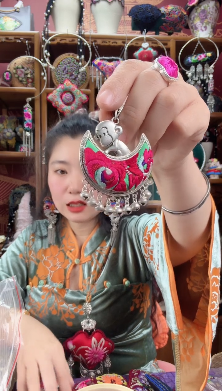 刺绣项链114甜甜家