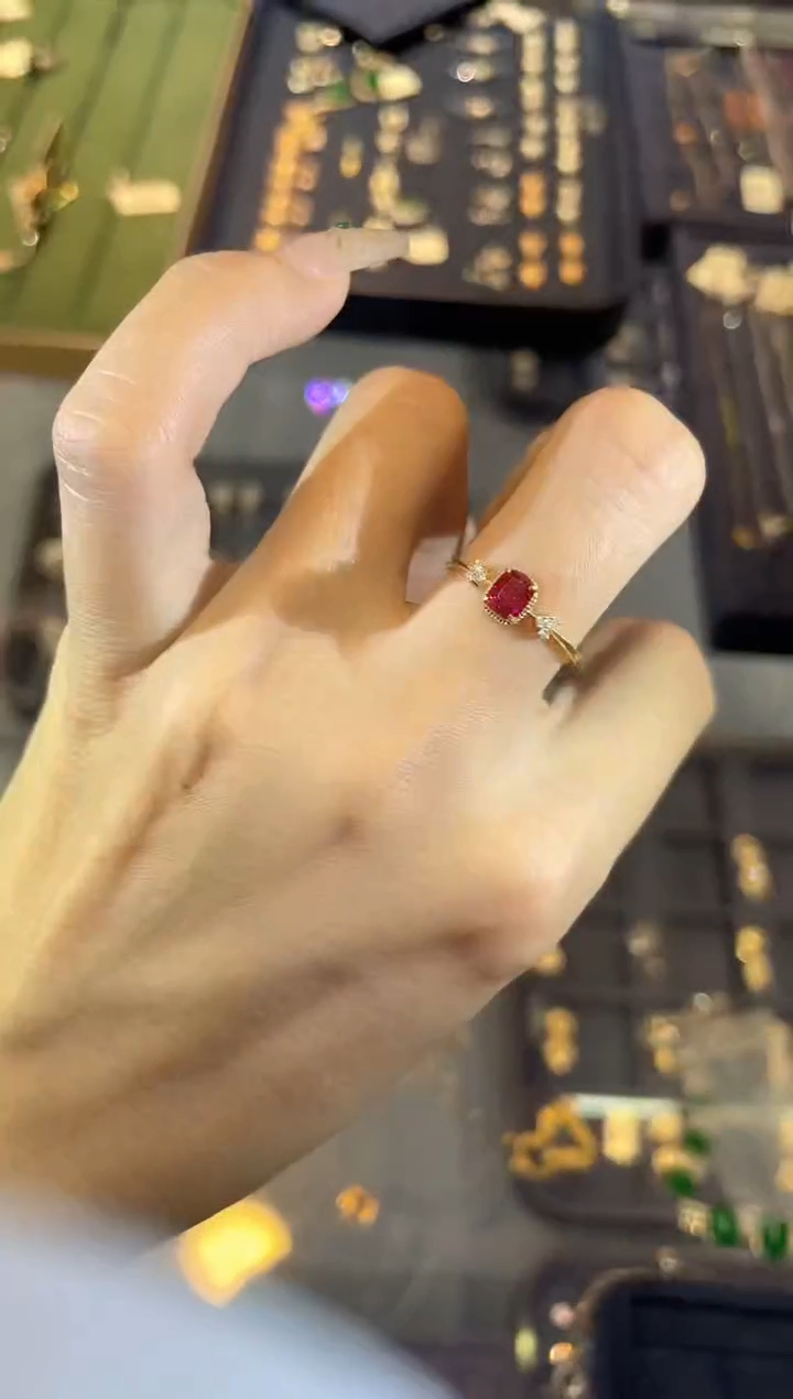 18K金镶嵌戒指尖晶石   JZ