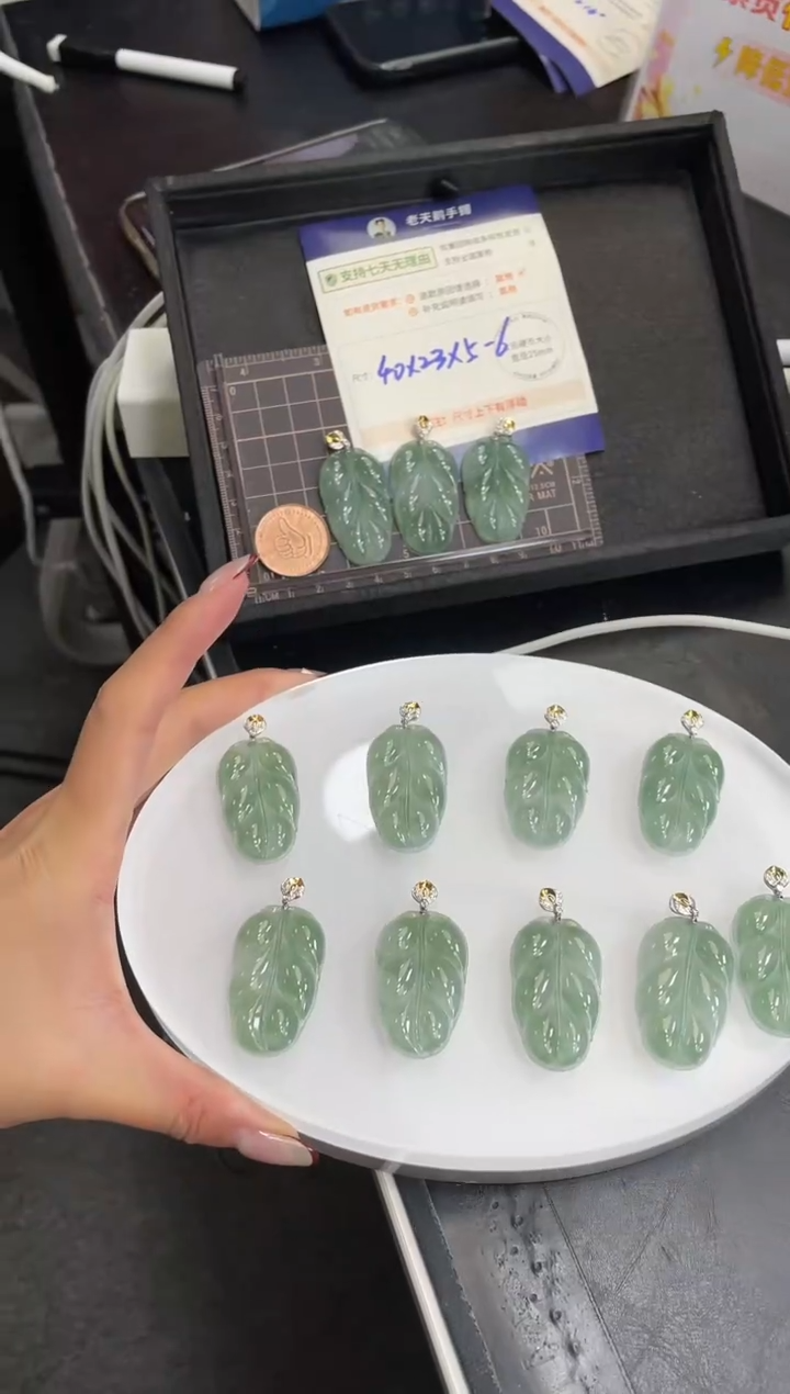 【闪购商品】翡翠挂件18K金镶嵌叶子FL28配绳/多样性发其一ZBCP