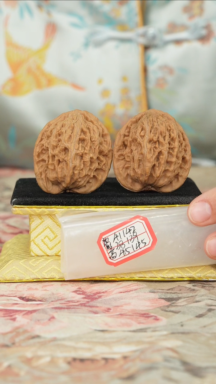 【闪购商品】文玩核桃把件鸭蛋虎头