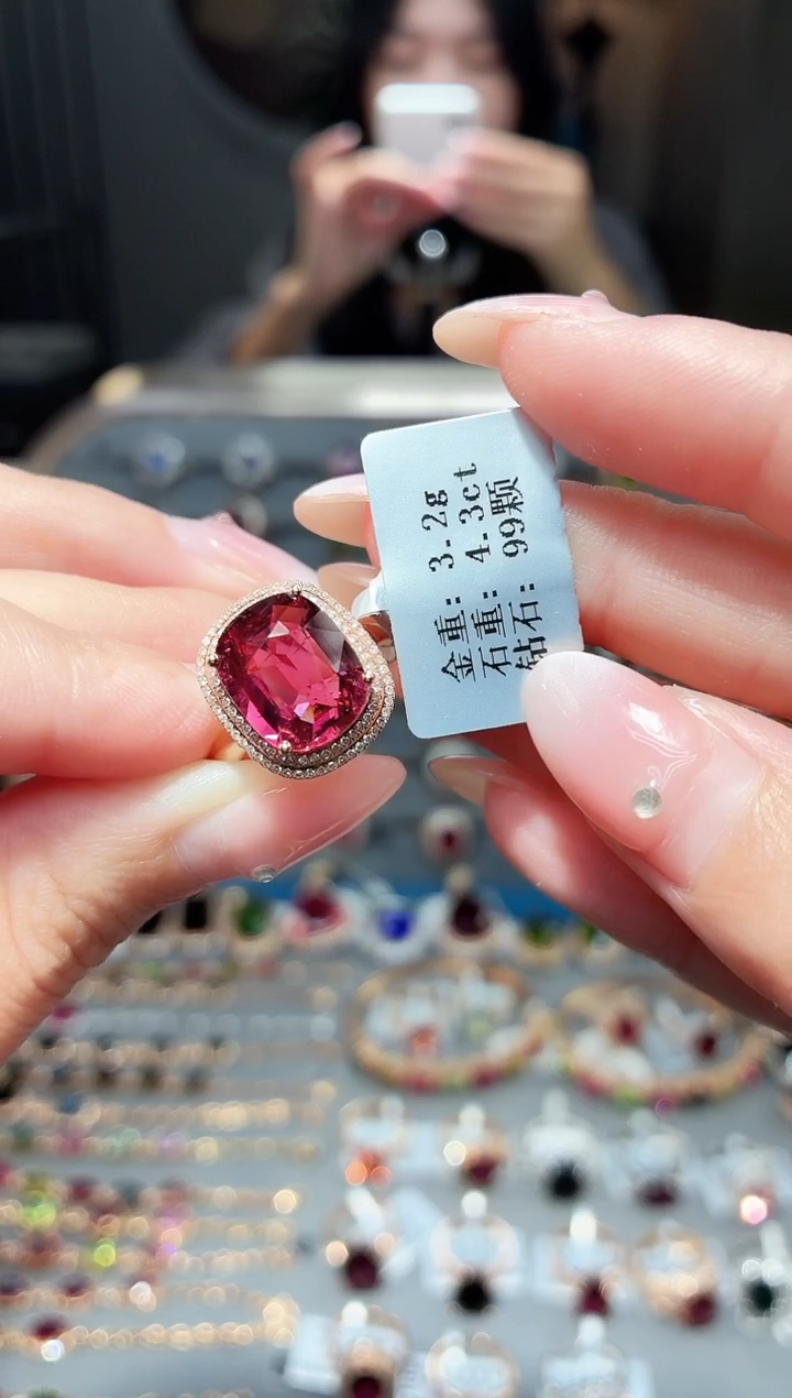 颈饰18K金镶嵌碧玺4.3ct