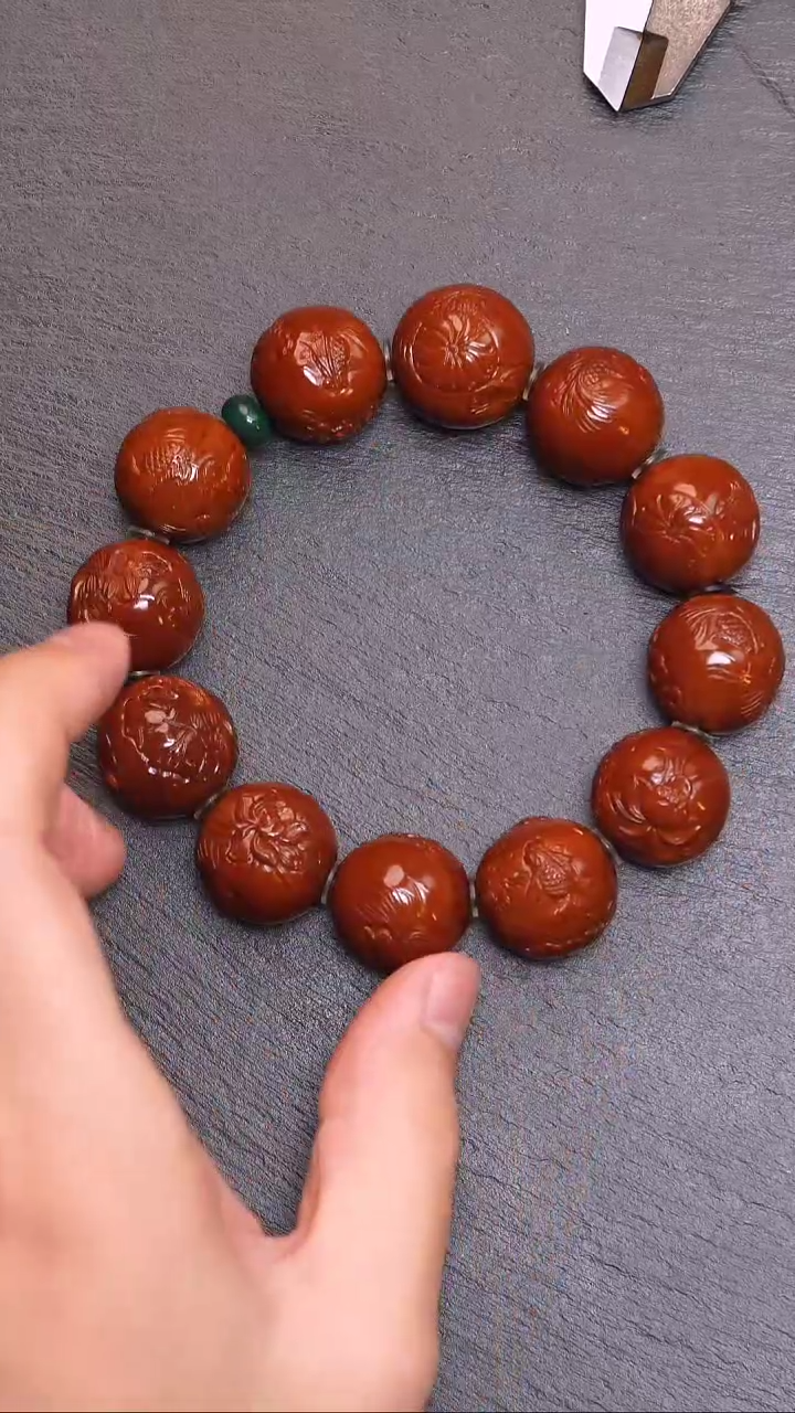 【闪购商品】橄榄核吊坠鲤鱼戏莲回血26号