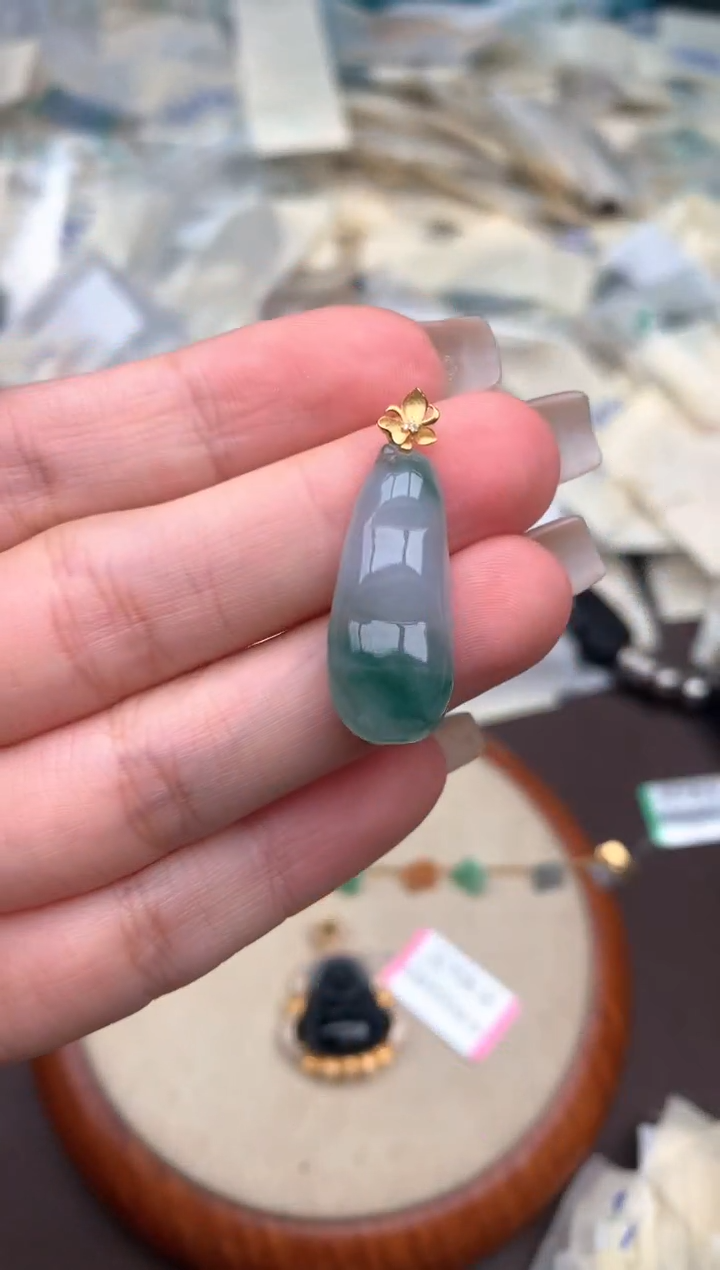 18K金镶嵌挂件翡翠一