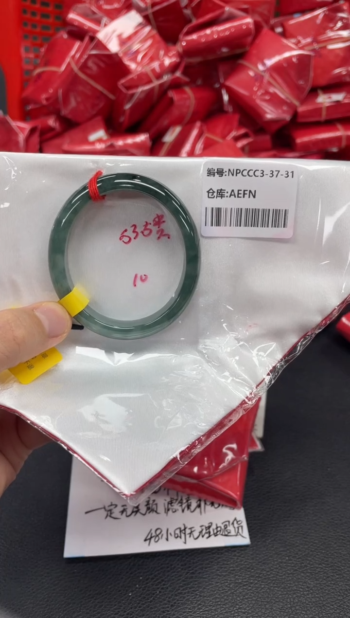 翡翠手镯未镶嵌翡翠手镯