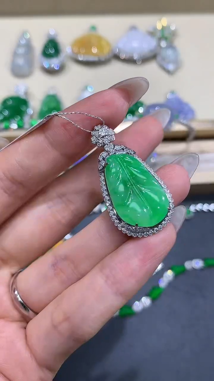 【闪购商品】翡翠吊坠(不含链)18K金镶嵌17团购