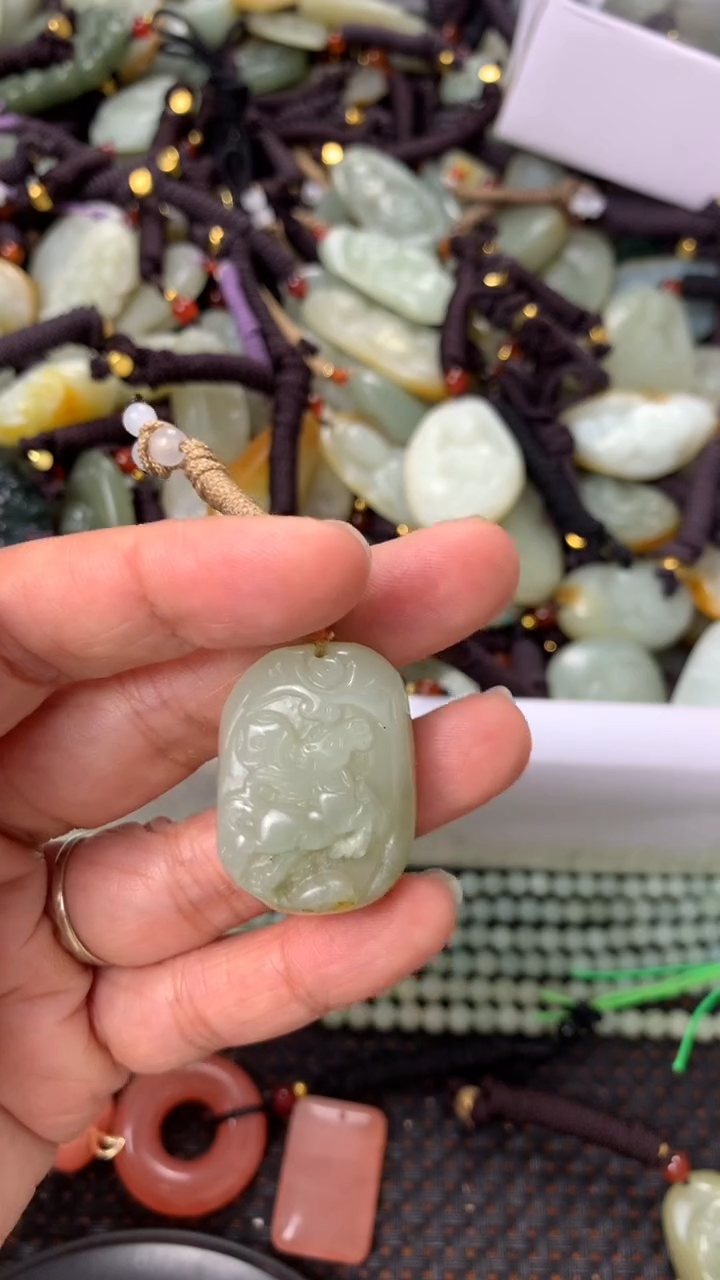 【闪购商品】和田玉颈饰未镶嵌多样性发货没有证书拍一发一有瑕