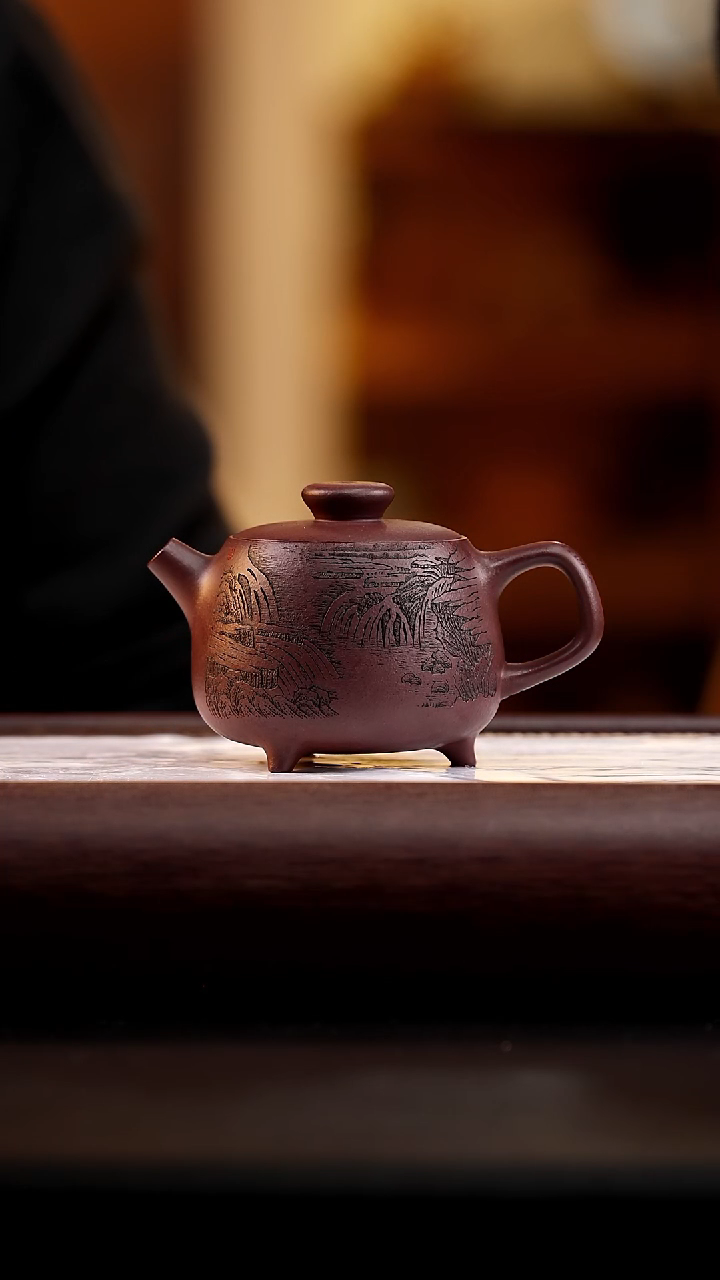 56 紫玉金砂三足陶韵刻山水180cc