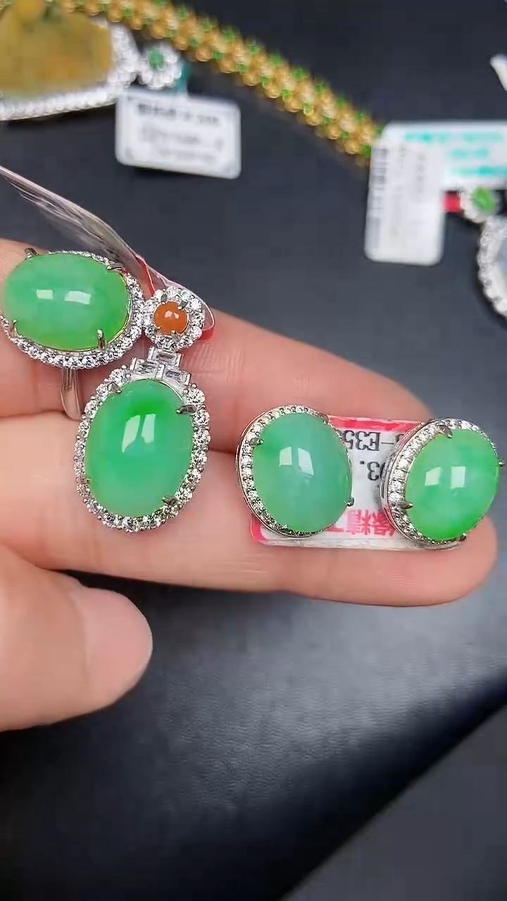 银S925镶嵌戒指翡翠1200